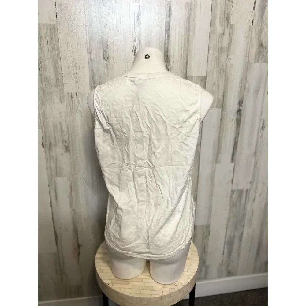 White blouse  - Picture 4 of 5